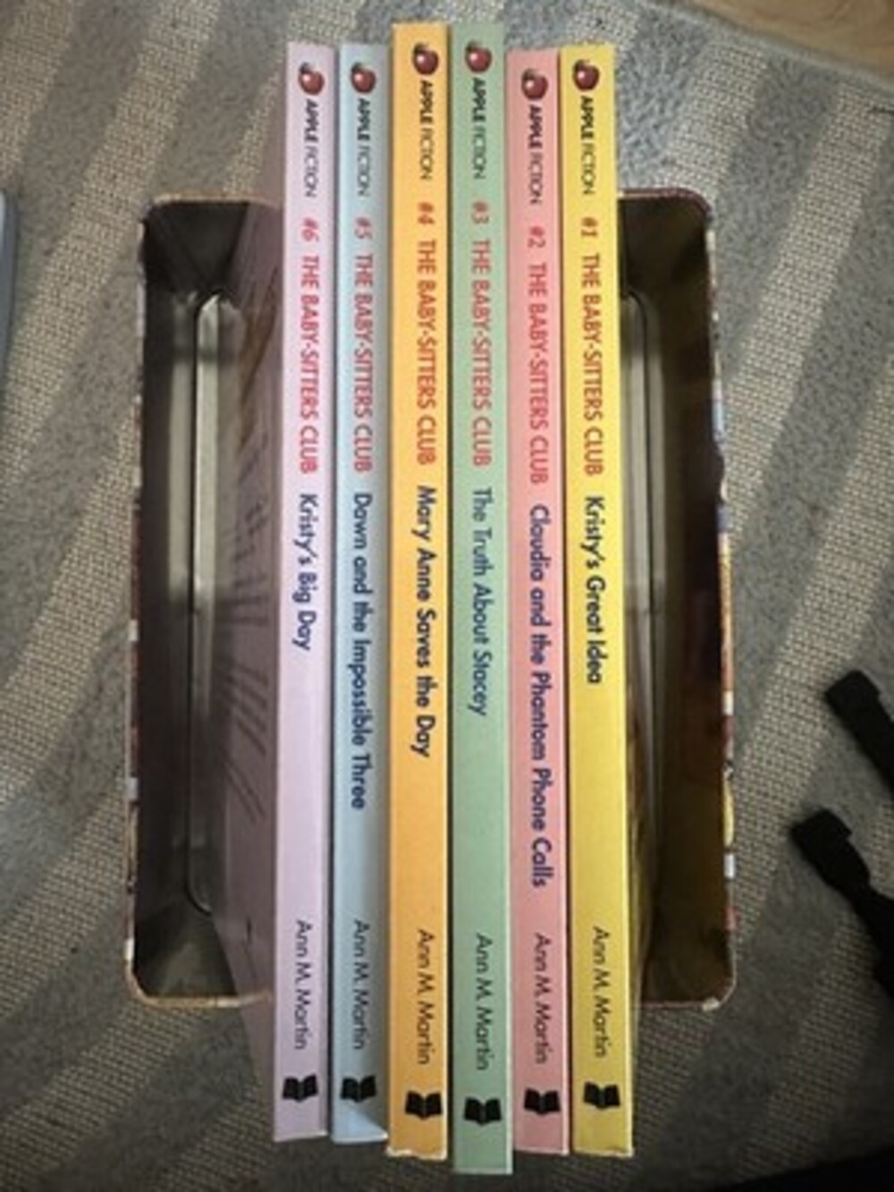Vintage The Baby-Sitters Club Book Collection Metal Tin Box - Picture 3 of 3
